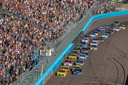 Restart: Matt Kenseth, Joe Gibbs Racing, Toyota, führt