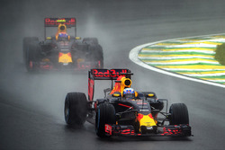 Daniel Ricciardo, Red Bull Racing RB12; Max Verstappen, Red Bull Racing RB12