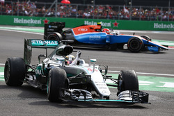 Переможець Льюіс Хемілтон, Mercedes AMG F1 W07