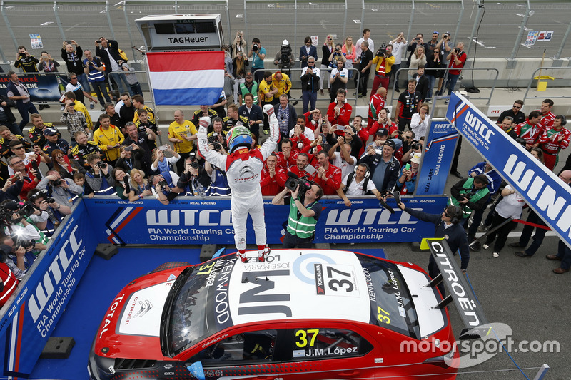Il vincitore della gara José María López, Citroën World Touring Car Team, Citroën C-Elysée WTCC