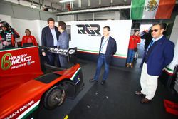 Gerard Neveu, CEO de WEC con Toni Calderón, RGR Sport Director deportivo y comercial, Lindsay Owen-Jones, Presidente de la Comisión de resistencia de la FIA y Pierre Fillon, Presidente de ACO