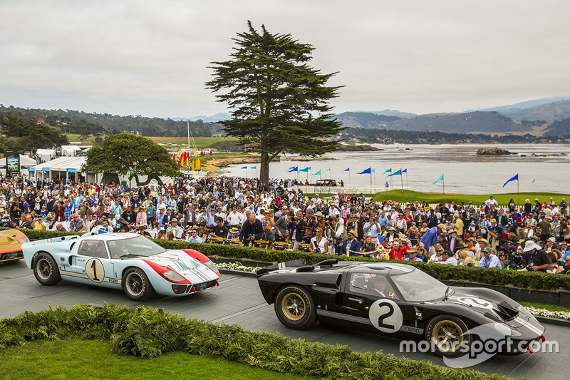 10. Un par de Ford GT40s