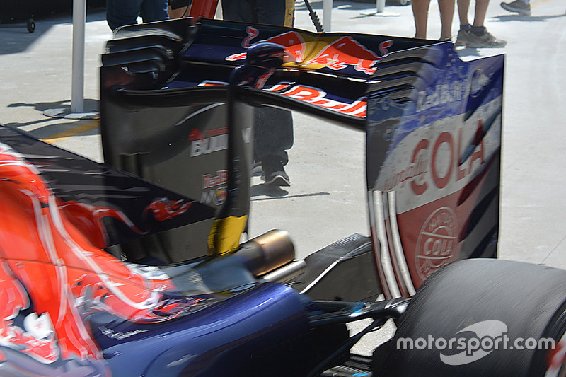 Toro Rosso STR11 rear wing