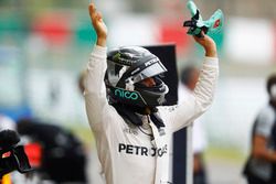 Ganador d ela pole Nico Rosberg, Mercedes AMG F1 W07 Hybrid