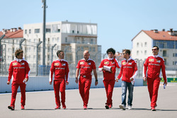 Sebastian Vettel, Ferrari ispeziona il circuito con il team