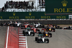 Lewis Hamilton, Mercedes AMG F1 W07 Hybrid leads Nico Rosberg, Mercedes AMG F1 W07 Hybrid, Daniel Ricciardo, Red Bull Racing RB12, Max Verstappen, Red Bull Racing RB12 at the start