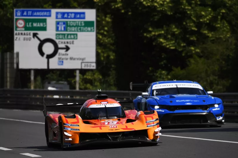 N° 19 Genesis Magma Racing Genesis GMR-001-Hypercar : Mathieu Jaminet, Paul-Loup Chatin, Daniel Juncadella