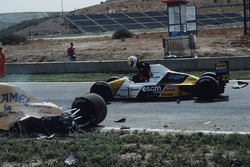 Pierluigi Martini, Minardi, an der Unfallstelle von Martin Donnelly, Team Lotus