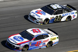 A.J. Allmendinger, JTG Daugherty Racing Chevrolet Camaro David Gilliland, RBR Enterprises Ford Fusion