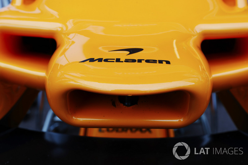 Nez et logo McLaren