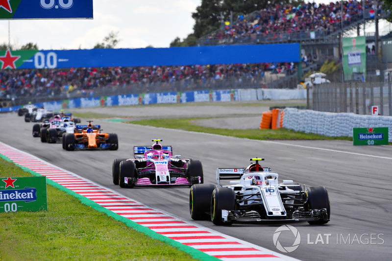 Charles Leclerc, Sauber C37 at the start of the race