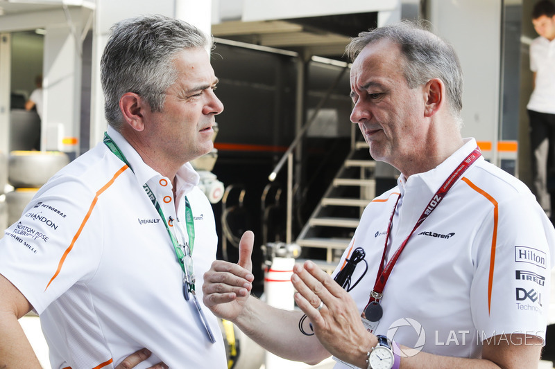 Gil de Ferran, director deportivo de McLaren, con Jonathan Neale, director ejecutivo de McLaren