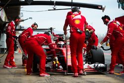 Kimi Raikkonen, Ferrari SF70H en pits