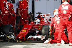 Себастьян Феттель, Ferrari SF70H, робить піт-стоп