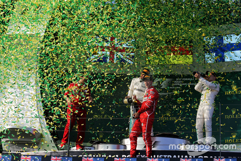 Подіум: переможець гонки Себастьян Феттель, Ferrari, другий призер Льюіс Хемілтон, Mercedes AMG F1, третій призер Валттері Боттас, Mercedes AMG F1