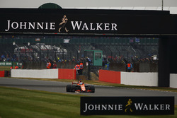 Fernando Alonso, McLaren MCL32, strikes up sparks