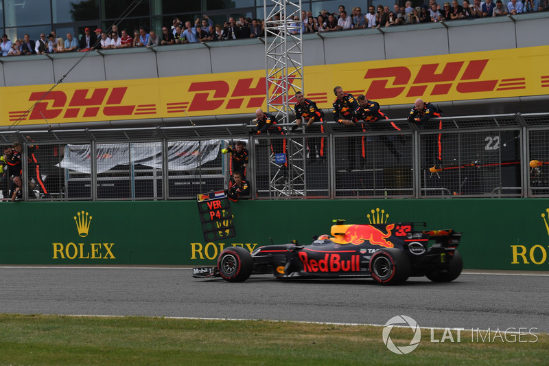 Max Verstappen, Red Bull Racing RB13 crosses the line