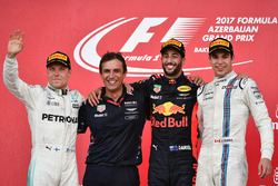 Race winner Daniel Ricciardo, Red Bull Racing, Pierre Wache, Red Bull Racing Chief Engineer Performance Engineering, Valtteri Bottas, Mercedes AMG F1, Lance Stroll, Williams