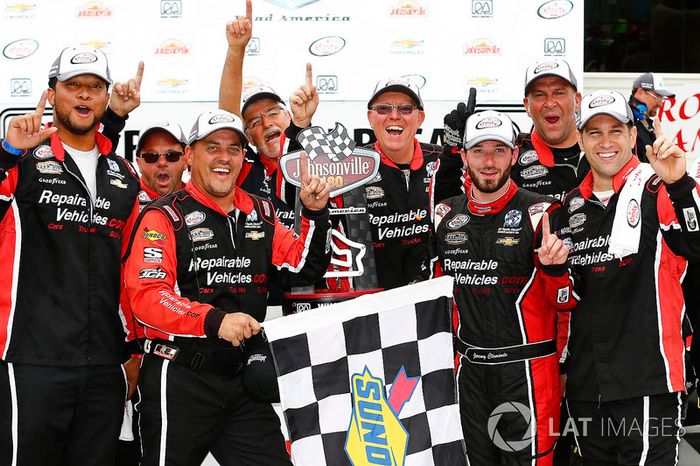 Jeremy Clements venceu a etapa de Road America pela Xfinity Series neste domingo, seu primeiro triunfo na carreira.