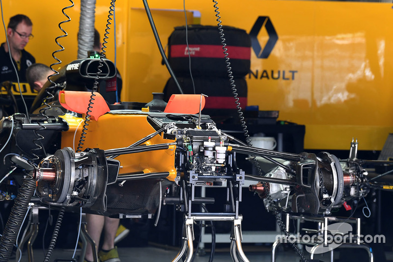 Detalle del chasis y frenos delanteros del Renault Sport F1 Team RS17