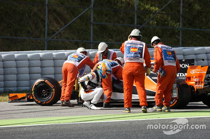 Fernando Alonso, McLaren MCL32 se queda parado en la FP1