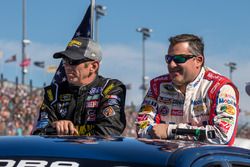 Greg Biffle, Roush Fenway Racing Ford, Tony Stewart, Stewart-Haas Racing