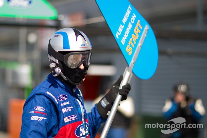 Un membro del team Ford Chip Ganassi Racing