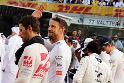 Jenson Button, McLaren durante el himno