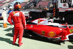 Kimi Raikkonen, Ferrari SF16-H stopt aan het einde van de pitlane