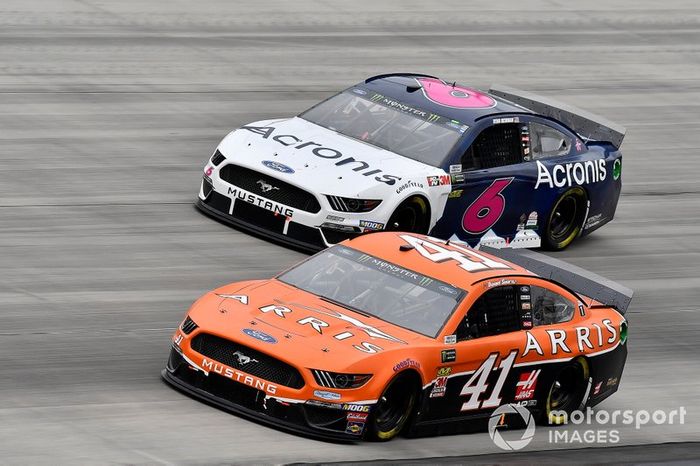 Daniel Suarez, Stewart-Haas Racing, Ford Mustang ARRIS and Ryan Newman, Roush Fenway Racing, Ford Mustang Acronis
