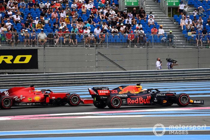 Max Verstappen, Red Bull Racing RB16B, Charles Leclerc, Ferrari SF21