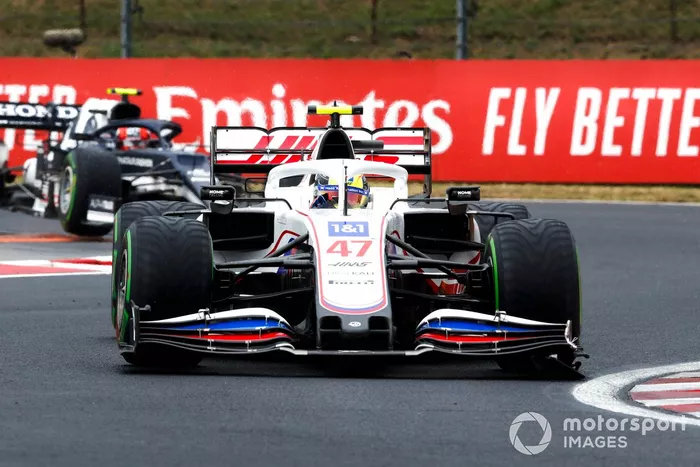 Mick Schumacher, Haas VF-21, Pierre Gasly, AlphaTauri AT02