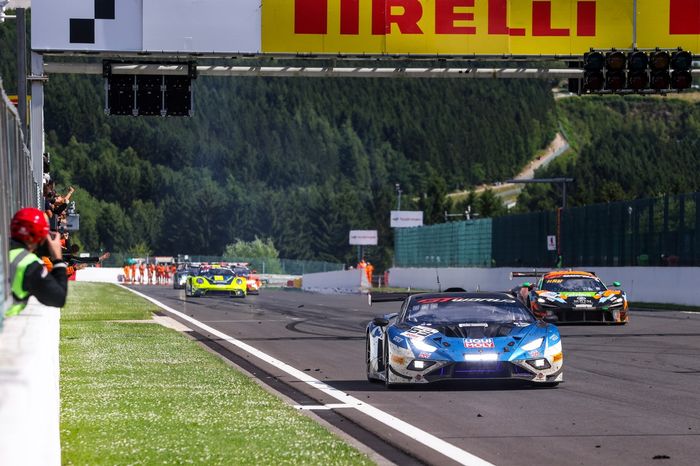 #63 GRT - Grasser Racing Team Lamborghini Huracan GT3 EVO2: Mirko Bortolotti, Jordan Pepper, Luca Engstler