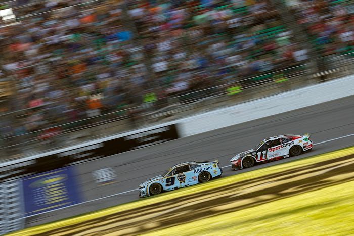 Chase Elliott, Hendrick Motorsports Chevrolet, Denny Hamlin, Joe Gibbs Racing Toyota