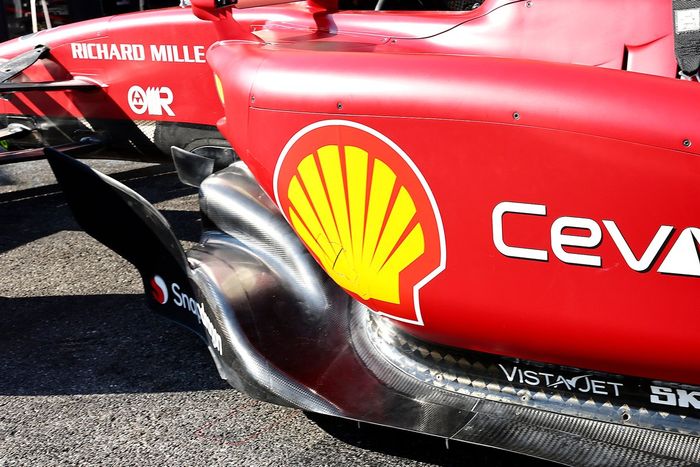 Detalle lateral del coche de Charles Leclerc, Ferrari F1-75