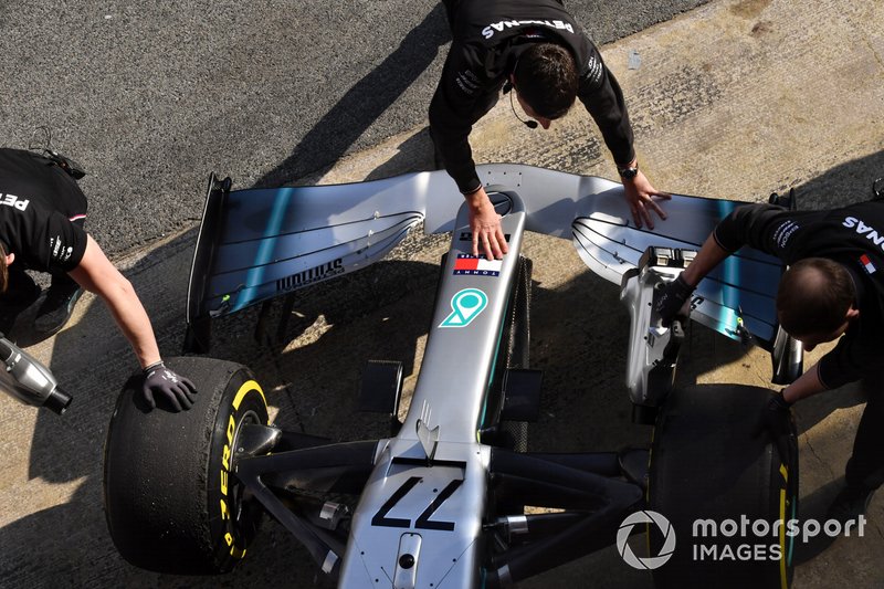 Mercedes-AMG F1 W10 EQ Power+ burun detay