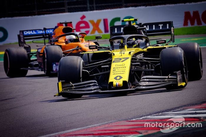 Nico Hulkenberg, Renault F1 Team R.S.19,Carlos Sainz Jr., McLaren MCL34