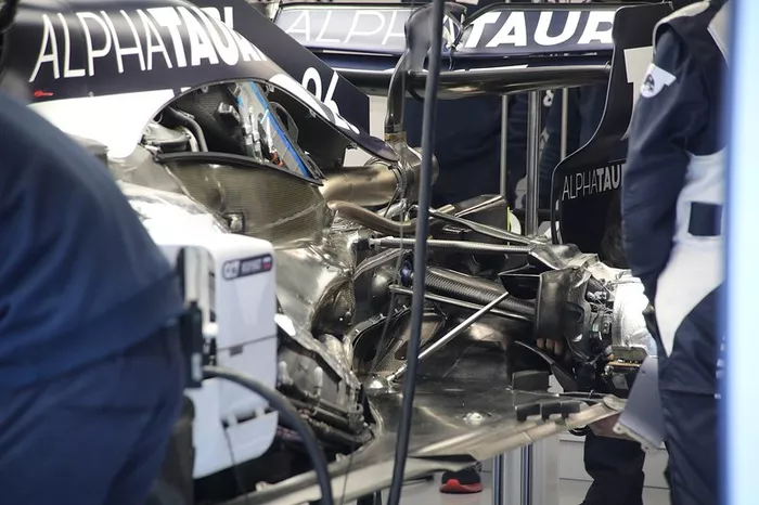 AlphaTauri AT01 engine