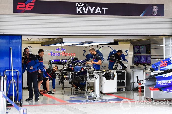 Suspensión delantera de Toro Rosso STR14 