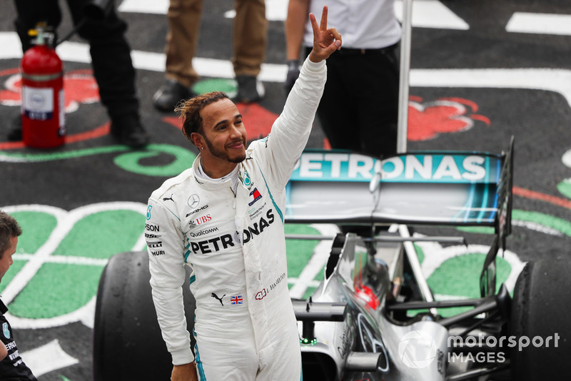 Lewis Hamilton, Mercedes AMG F1, festeggia dopo essersi assicurato il suo 5° Titolo Mondiale