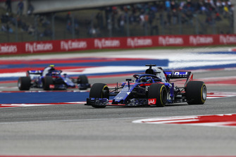 Brendon Hartley, Scuderia Toro Rosso STR13 en Pierre Gasly, Scuderia Toro Rosso STR13
