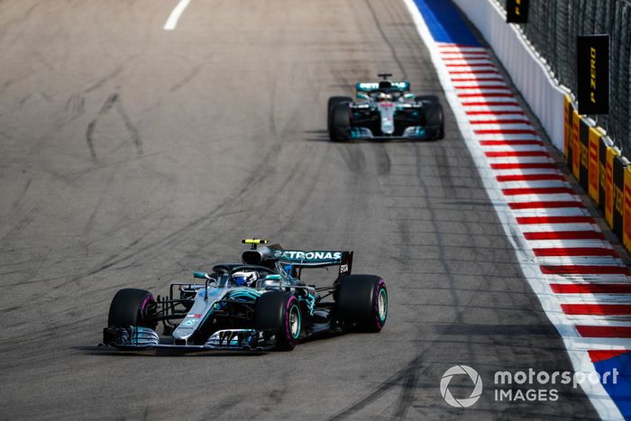 Mientras, Bottas seguía liderando antes de las paradas