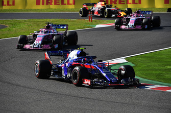 Pierre Gasly, Scuderia Toro Rosso STR13 leads Sergio Perez, Racing Point Force India VJM11, Esteban Ocon, Racing Point Force India VJM11 and Daniel Ricciardo, Red Bull Racing RB14