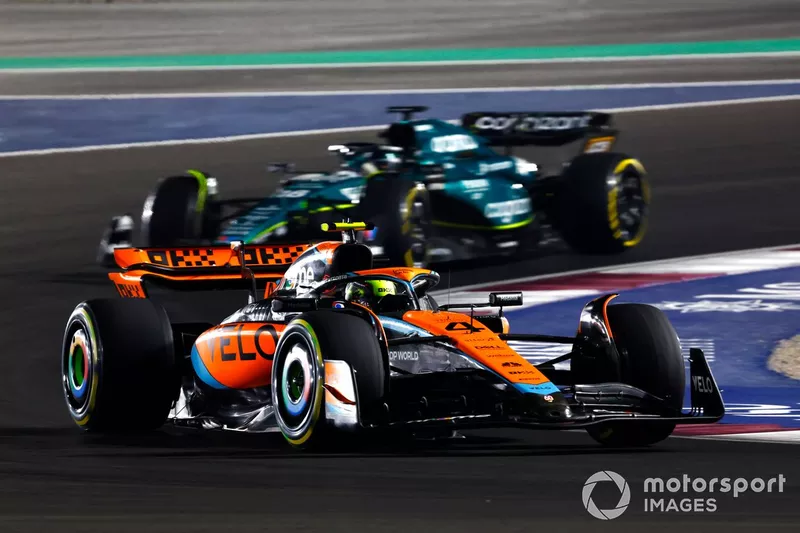 Lando Norris, McLaren MCL60, Lance Stroll, Aston Martin AMR23