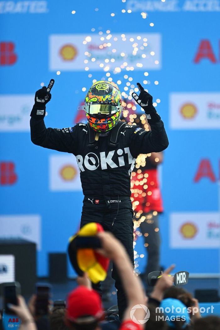 Podio: ganador Edoardo Mortara, Venturi Racing