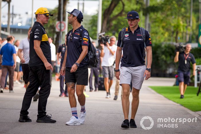 Nico Hulkenberg, Renault Sport F1 Team, Daniel Ricciardo, Red Bull Racing y Max Verstappen, Red Bull Racing 