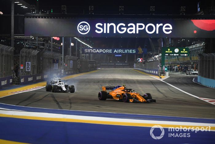 Stoffel Vandoorne, McLaren MCL33 y Lance Stroll, Williams FW41 