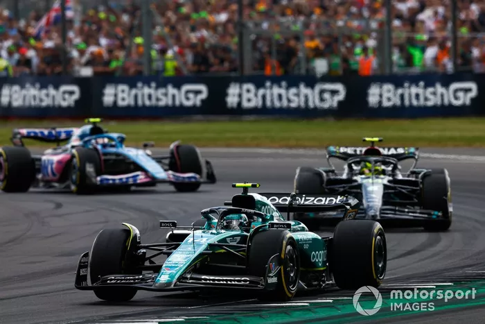 Fernando Alonso, Aston Martin AMR23, Lewis Hamilton, Mercedes F1 W14, Pierre Gasly, Alpine A523