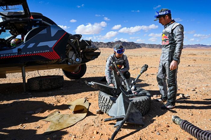 #200 Team Audi Sport: Stéphane Peterhansel, Edouard Boulanger, crash