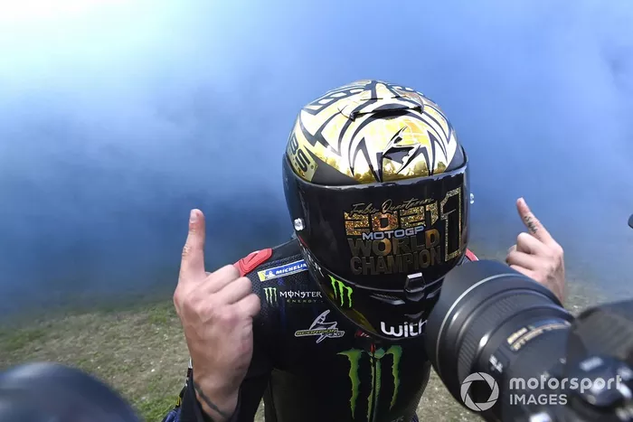El Campeón del Mundo Fabio Quartararo, Yamaha Factory Racing celebra